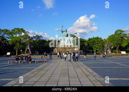 Ansicht der Nagasaki Peace Park in Nagasaki, Japan im Herbst entfernt Stockfoto