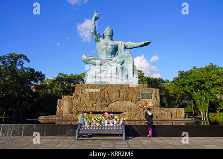 Ansicht der Nagasaki Peace Park in Nagasaki, Japan im Herbst entfernt Stockfoto