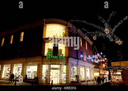 Fenwicks Kaufhaus in die festliche Lichter Stadt Canterbury in Kent, Großbritannien Dezember 2017 Stockfoto