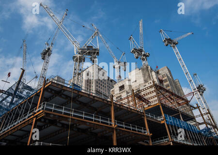Unter Gebäude-Gebäude Stockfoto