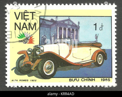 Vietnam - ca. 1985: Briefmarke von Vietnam gedruckt, Ausgabe Automobile Internationale Stempel Ausstellung Italia 85 gewidmet, zeigt Alfa Romeo 1922 Stockfoto