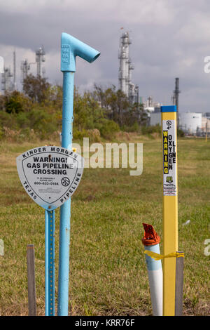 La Porte, Texas - Marker für unterirdische Leitungen in der Nähe von Raffinerien östlich von Houston. Stockfoto