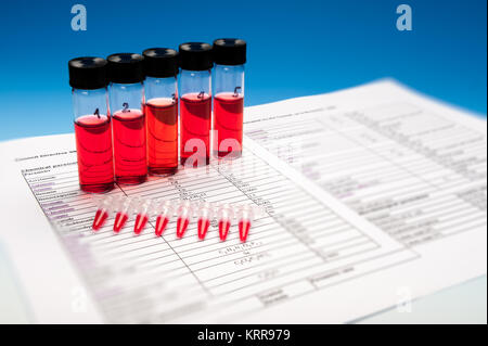 Prüfung Proben für giftige chemische Verbindungen und schädliche biologische Arbeitsstoffe Stockfoto