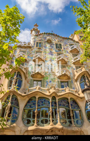 Casa Batlo Haus. Es ist ein berühmtes Gebäude im Zentrum von Barcelona, Spanien und ist eins von Antoni Gaudis Meisterwerke in 1877 gebaut Stockfoto