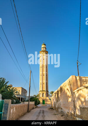 Minarett in der Medina von Tozeur, Tunesien. Nordafrika Stockfoto