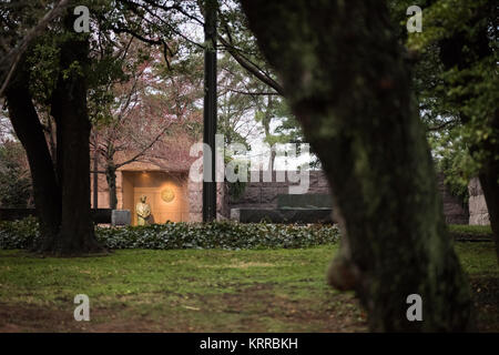 WASHINGTON DC, USA – Ein Foto des Eleanor Roosevelt-Abschnitts des FDR Memorial in Washington DC mit Blick über den Rasen davor. Das FDR-Denkmal ist dem Präsidenten Franklin D. Roosevelt (Präsident von 1933 bis 1945) gewidmet. Stockfoto