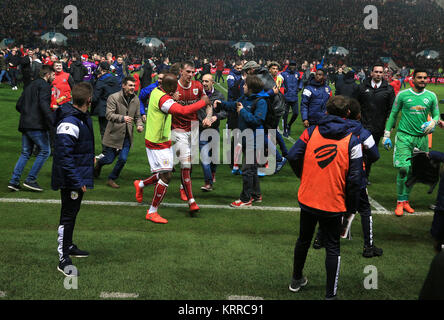 Bristol City Aden Feuerstein (Mitte) feiert ihren Sieg nach der endgültigen während der carabao Cup Viertelfinale an Ashton Gate, Bristol Pfeife. Stockfoto