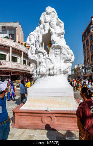 Skulptur außerhalb des Jallianwala Bagh, einem öffentlichen Garten in Amritsar, Punjab, Indien, das Gedenken an die Märtyrer des 1919 Jallianwala Bagh Massakers Stockfoto