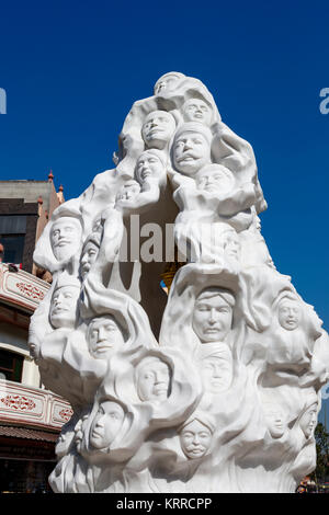 Skulptur außerhalb des Jallianwala Bagh, einem öffentlichen Garten in Amritsar, Punjab, Indien, das Gedenken an die Märtyrer des 1919 Jallianwala Bagh Massakers Stockfoto