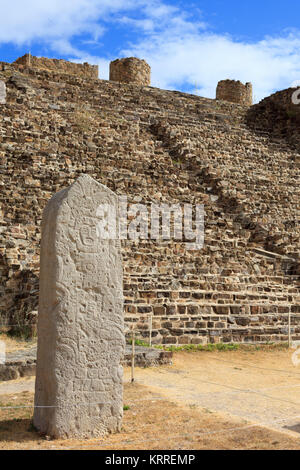 Stela 9 von Monte Alban, in der Nähe von Oaxaca Stadt, Oaxaca, Mexiko Stockfoto