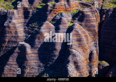 Luftaufnahme der Bienenstock wie bunte Sandstein Felsformationen der Bungle Bungles, Purnululu National Park, Kimberley, Australien Stockfoto