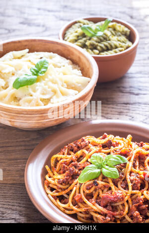 Pasta mit verschiedenen Arten von Sauce Stockfoto