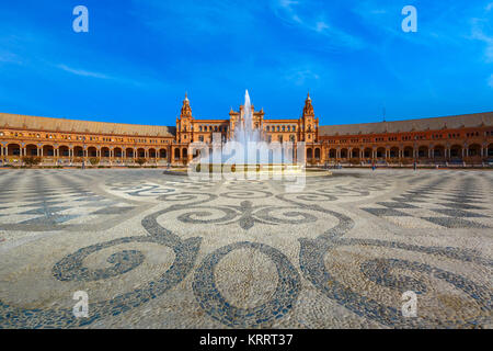 Plaza de Espana am sonnigen Tag in Sevilla, Spanien Stockfoto