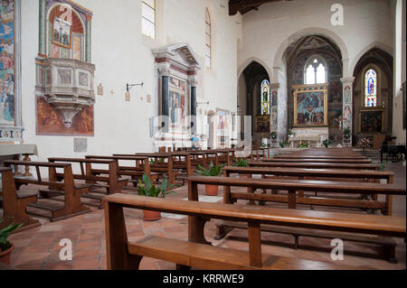 Romanisch und Italienisch gotischen Chiesa di Sant'Agostino (Kirche des Hl. Augustinus) im historischen Zentrum von San Gimignano aufgeführt von der UNESCO zum Weltkulturerbe in Stockfoto