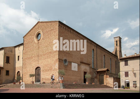 Romanisch und Italienisch gotischen Chiesa di Sant'Agostino (Kirche des Hl. Augustinus) im historischen Zentrum von San Gimignano aufgeführt von der UNESCO zum Weltkulturerbe in Stockfoto