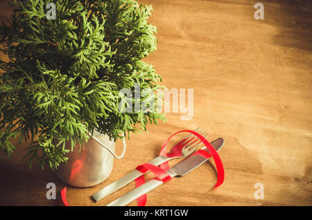 Rustikal gedeckten Tisch für Weihnachten. Stockfoto