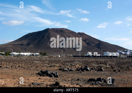 Montana Roja von Faro Park, Playa Blanca, Lanzarote, Kanarische Inseln, Spanien Stockfoto