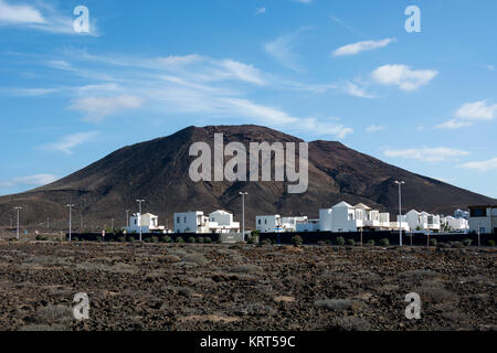 Montana Roja von Faro Park, Playa Blanca, Lanzarote, Kanarische Inseln, Spanien Stockfoto