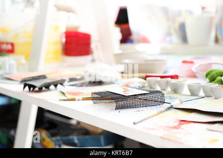 Labor Keramik, Malerei an Bord ceramicznej. malowanie Fliesen. Stockfoto