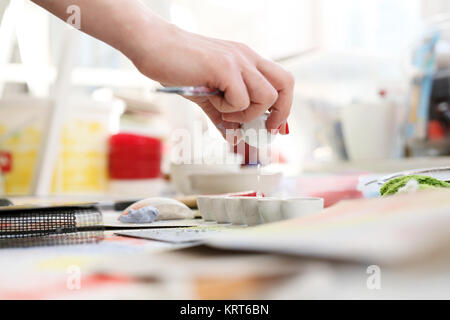 Kunst Klassen. malen auf Glas. Stockfoto