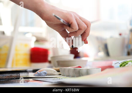 Kunst Klassen. malen auf Glas. Stockfoto