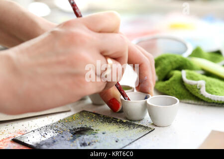 Kunst Klassen. malen auf Glas. Stockfoto