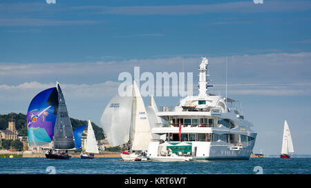 Die Lady Christine Luxusyacht im Besitz von Herrn Laidlaw von Rothiemay während der Panerai British Classic Sailing Week-Regatta in Cowes abgebildet.  Bild Stockfoto