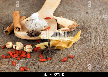 Chinesische bundle Kräuter gesetzt Stockfoto