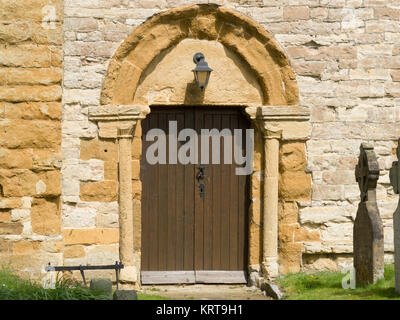 Der Eintritt in die St. Mary's Church, Halford, in der Nähe von Moreton-in-Marsh, Warwickshire, England, Vereinigtes Königreich Stockfoto
