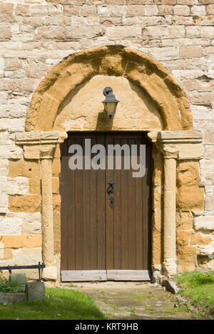 Der Eintritt in die St. Mary's Church, Halford, in der Nähe von Moreton-in-Marsh, Warwickshire, England, Vereinigtes Königreich Stockfoto