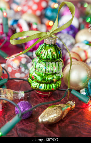 Bunte Weihnachten Deko für den Weihnachtsbaum Stockfoto