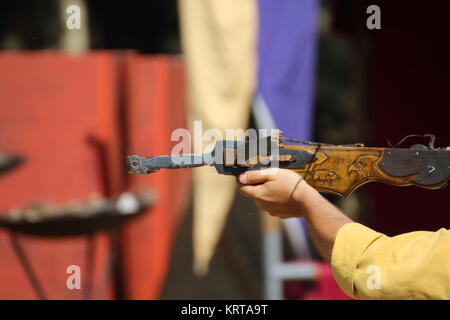 mittelalterliche hölzerne Armbrust in exibition Stockfoto