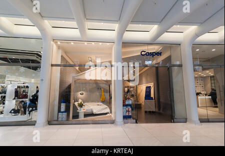 Die Casper Pop-up Stores in der Oculus im World Trade Center Verkehrsknotenpunkt in Lower Manhattan in New York am Mittwoch, 20. Dezember 2017. Casper hat in einem bundesprozeß illegal das Sammeln von Informationen von den Besuchern der Website ohne ihre Zustimmung über Navistone software beschuldigt worden. (© Richard B. Levine) Stockfoto