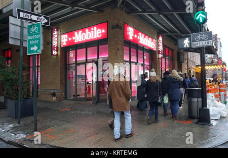 T-Mobile USA Store ist im Meatpacking District von New York am Samstag gesehen, 16. Dezember 2017. (© Richard B. Levine) Stockfoto