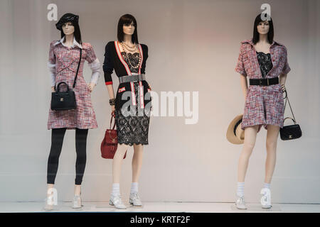 London, England - 21. Februar 2017 - Storefront von Chanel Marke in London. Stockfoto