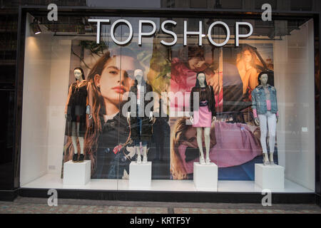 London, Großbritannien - 19 Februar 2017: Topshop Marke Showcase in London City Centre. Stockfoto