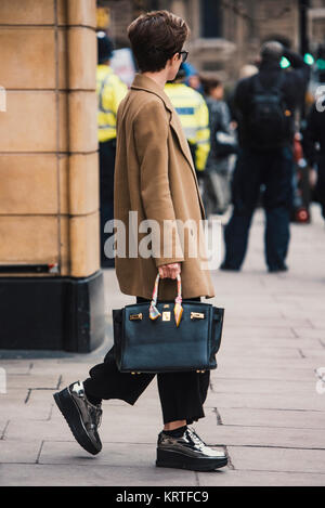 Mode Aussehen während der London Fashion Week Stockfoto