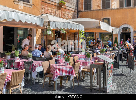 Bürgersteig Restaurant an der Piazza della Rotonda im centro storico, Rom, Italien Stockfoto