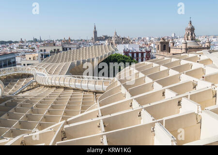 Kirche der Verkündigung, der Giralda und Sevilla Kathedrale im Hintergrund, Sevilla, Spanien Stockfoto