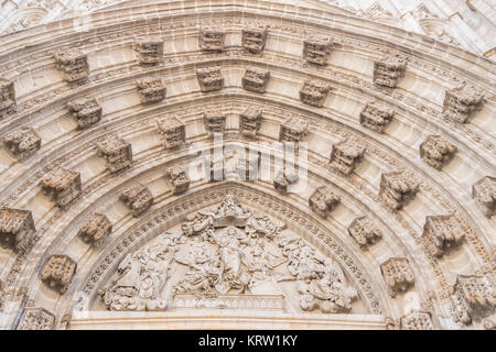 Kirche der Verkündigung, der Giralda und Sevilla Kathedrale im Hintergrund, Sevilla, Spanien Stockfoto