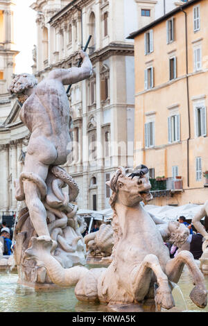 Statuen von Fontana del Nettuno auf der Piazza Navona Stockfoto