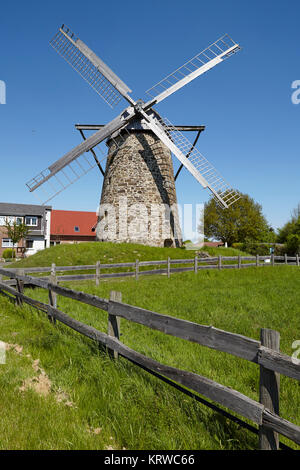 Die Windmühle Grossenheide (Minden-Todtenhausen, Deutschland) ist Teil der Westfälischen Mill Street. Stockfoto