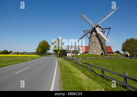 Die Windmühle Grossenheide (Minden-Todtenhausen, Deutschland) ist Teil der Westfälischen Mill Street. Stockfoto