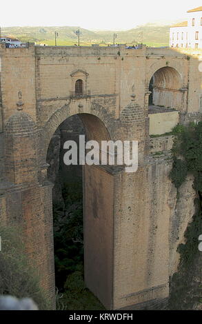 Ansicht der Puente Nuevo (Neue Brücke) in Ronda, Andalusien, Spanien. Stockfoto