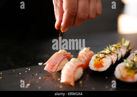 Nigiri z wÄ™Å'ososiem dzonym, Sushi. Klasyczne japoÅ"skie Sushi ich Poda Stockfoto