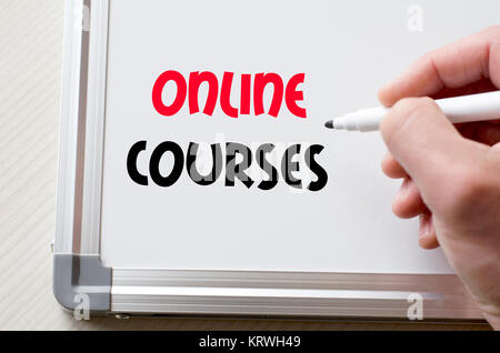 Online Kurse auf dem Whiteboard geschrieben Stockfoto