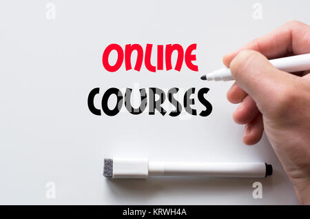 Online Kurse auf dem Whiteboard geschrieben Stockfoto
