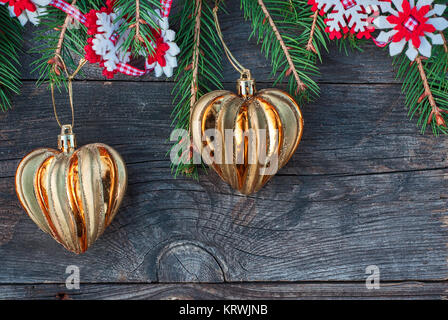 Weihnachten Hintergrund mit einem Zweig der Fichte und Spielzeug Stockfoto