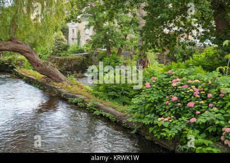 Idyllische Landschaft am Pont-Aven, einer Gemeinde im Departement Finistere Bretagne im Nordwesten Frankreichs. Stockfoto