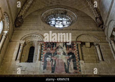 Romanische Rosette in der Alten Kathedrale von Salamanca. Spanien. Auch auf dem Foto zu sehen, ein Wandgemälde, das im Mittelalter. Romanische Malerei Stockfoto